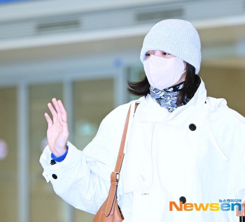 Lisa nhóm BlackPink mệt mỏi sau ồn ào diễn ở hộp đêm thoát y-2