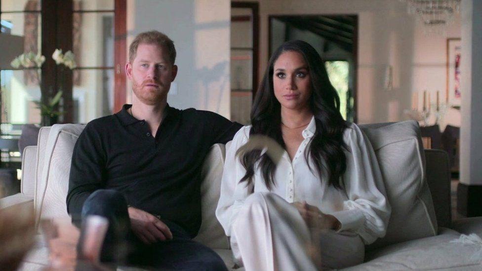 Từ gia đình Beckham, Taylor Swift đến Harry - Meghan: Được gì khi tiết lộ đời tư trên phim tài liệu?-3