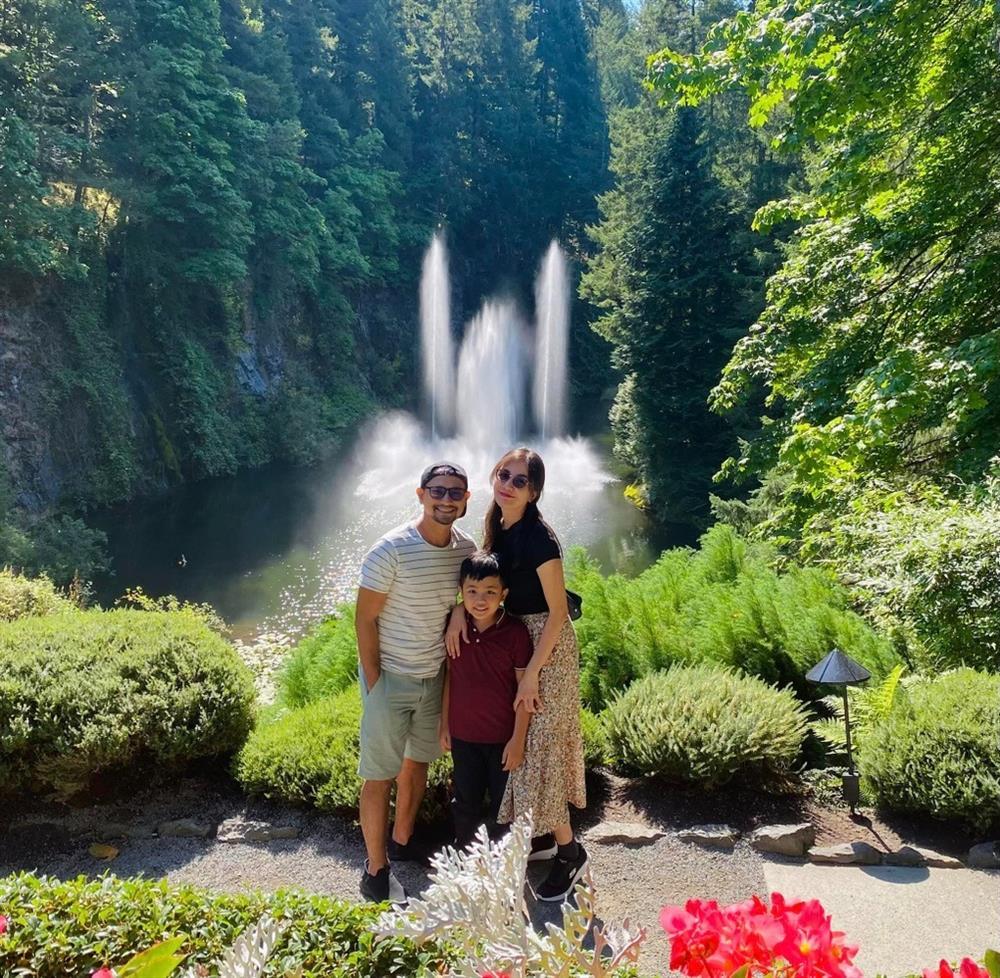 Vợ chồng Huỳnh Đông rời showbiz, định cư nước ngoài: Đi phượt bằng ô tô-2