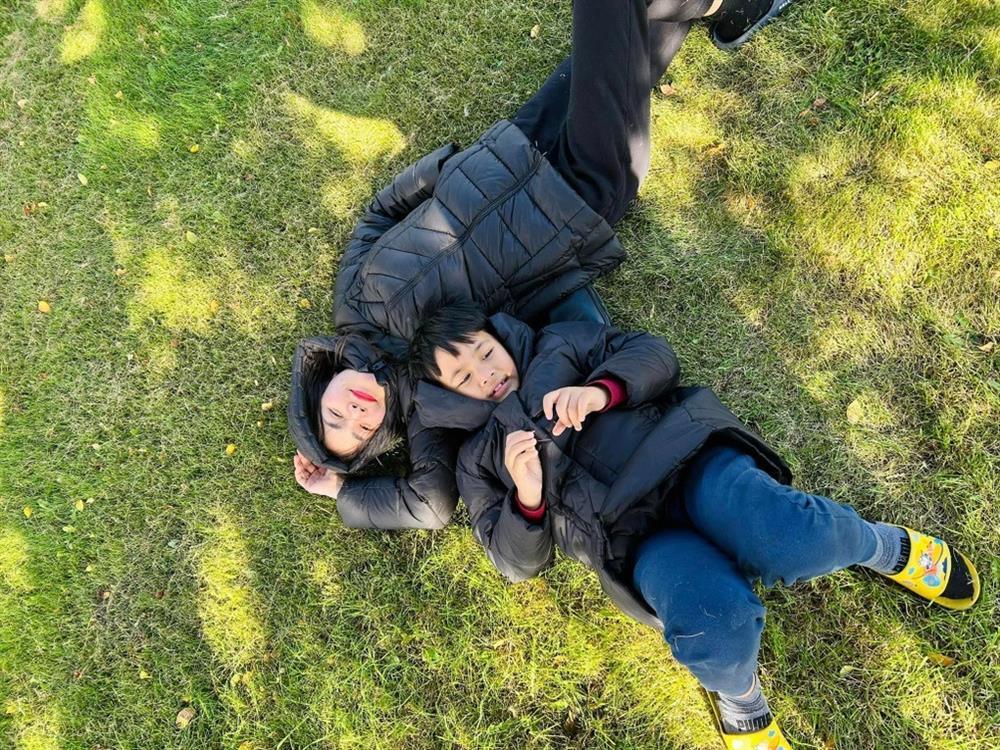 Vợ chồng Huỳnh Đông rời showbiz, định cư nước ngoài: Đi phượt bằng ô tô-10