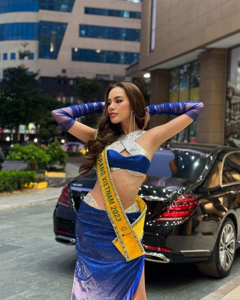 Loạt váy cut-out táo bạo của Lê Hoàng Phương ở Hoa hậu Hòa bình-4