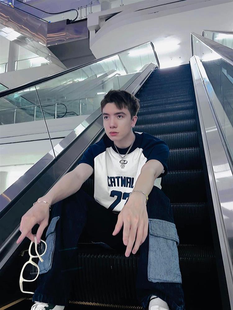 Người kể chuyện của Vietnam Idol nghỉ học vì nghèo, từng làm phục vụ-4