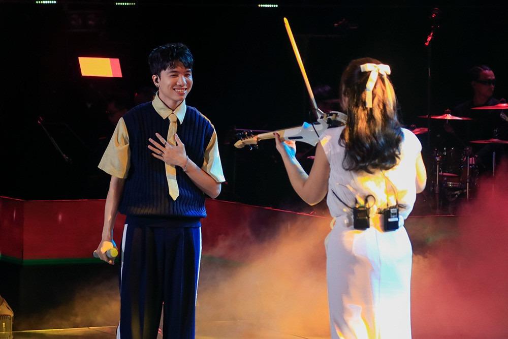 Người kể chuyện của Vietnam Idol nghỉ học vì nghèo, từng làm phục vụ-6