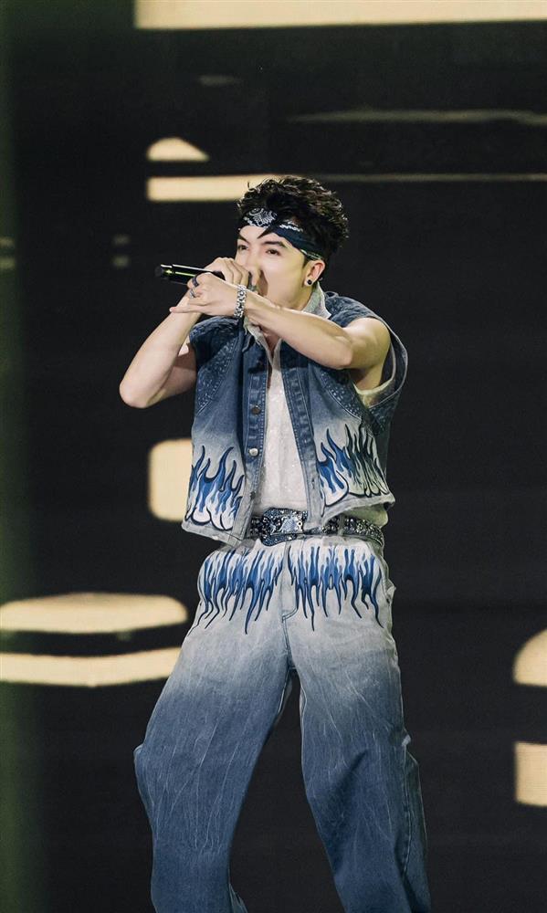 Người kể chuyện của Vietnam Idol nghỉ học vì nghèo, từng làm phục vụ-7