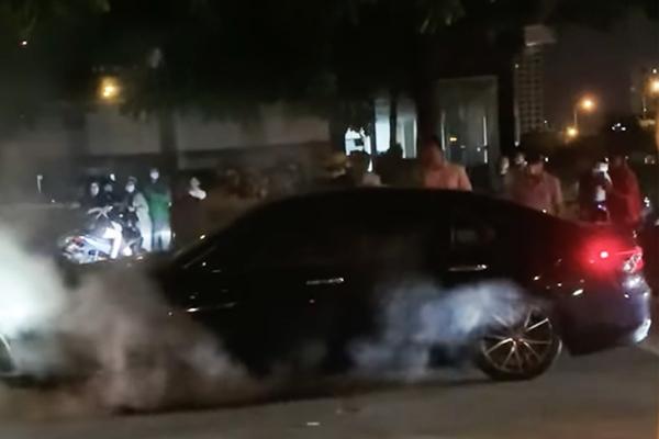 Tài xế xe thư báo chết trong tư thế treo cổ ở phòng trọ-2