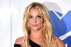 Britney Spears bị bắt trên phố