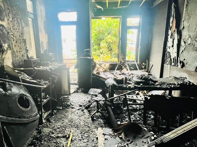 Nhân chứng kể lại lúc khói lửa bao trùm con hẻm, dùng búa tạ phá khóa cứu người-6