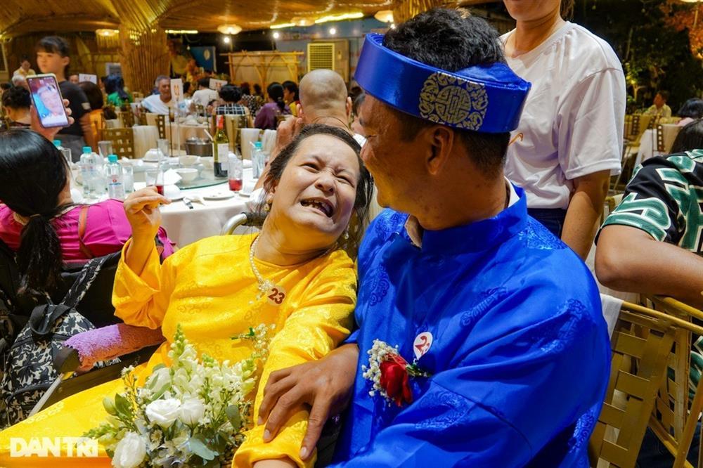 Đám cưới trên xe lăn của người mẹ từng muốn ôm con nhảy sông-3