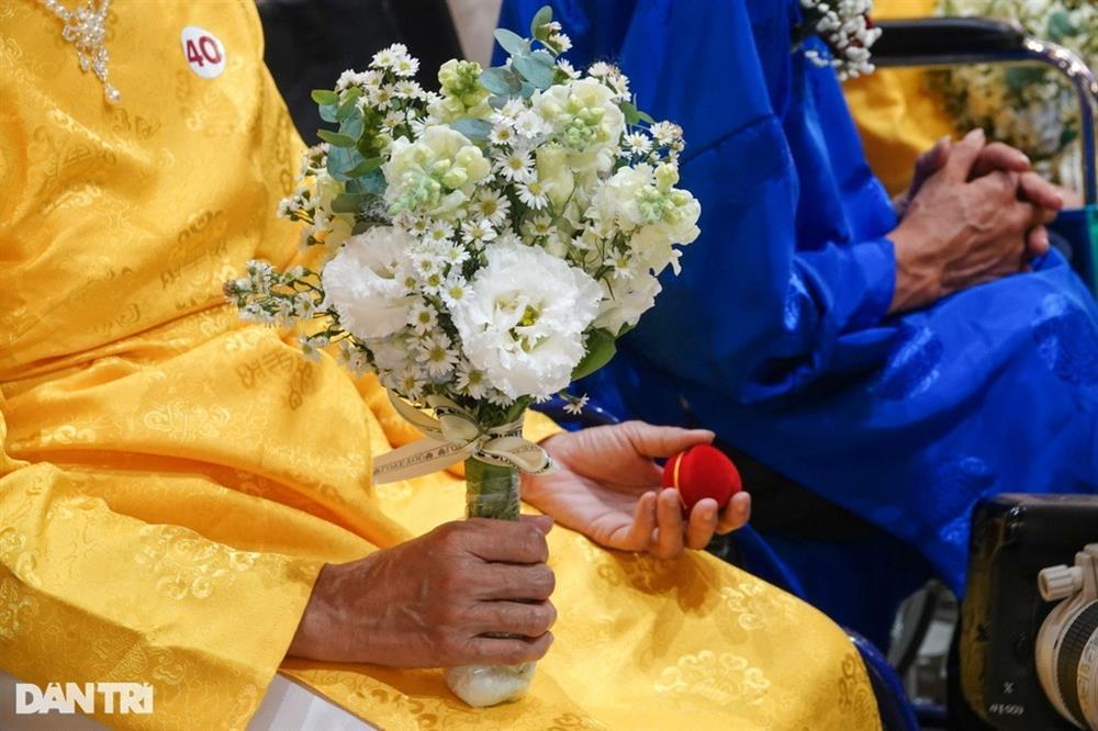 Đám cưới trên xe lăn của người mẹ từng muốn ôm con nhảy sông-4