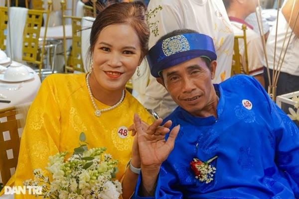 Con trai đưa bạn gái về ra mắt, cha mẹ ngỡ ngàng tưởng đó là bà thông gia tương lai-3