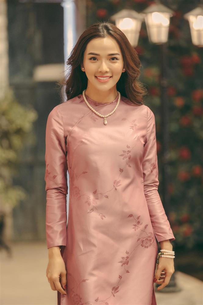 Vợ Ưng Hoàng Phúc hiếm hoi đăng ảnh áo tắm, tự tin khoe vùng bụng nhiều vết rạn-5