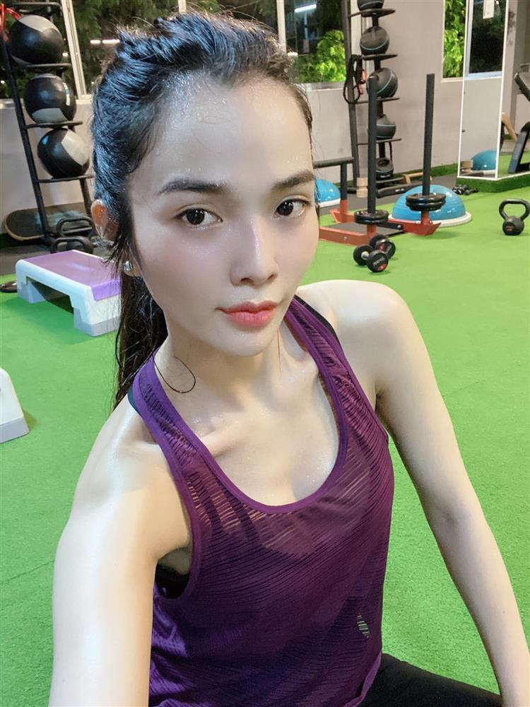 Vợ Ưng Hoàng Phúc hiếm hoi đăng ảnh áo tắm, tự tin khoe vùng bụng nhiều vết rạn-7