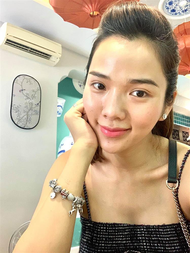 Vợ Ưng Hoàng Phúc hiếm hoi đăng ảnh áo tắm, tự tin khoe vùng bụng nhiều vết rạn-8