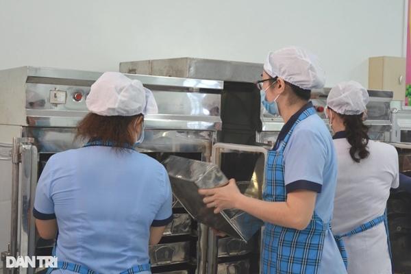 Hàng loạt học sinh Hà Nội đau bụng sau ăn bán trú: Nhà trường xin lỗi-2