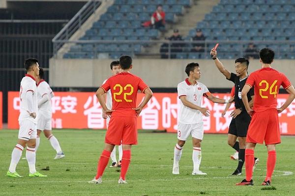 Thẻ đỏ của Tiến Linh và bài học xương máu của đội tuyển Việt Nam-3