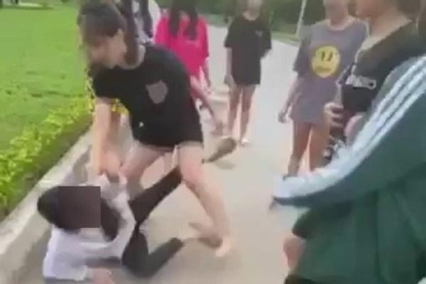 Thông tin bất ngờ vụ nữ sinh bị đánh hội đồng ở công viên-3