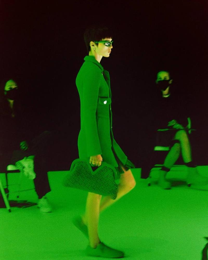 Cuộc chơi màu sắc của các thương hiệu xa xỉ đều có dụng ý-3