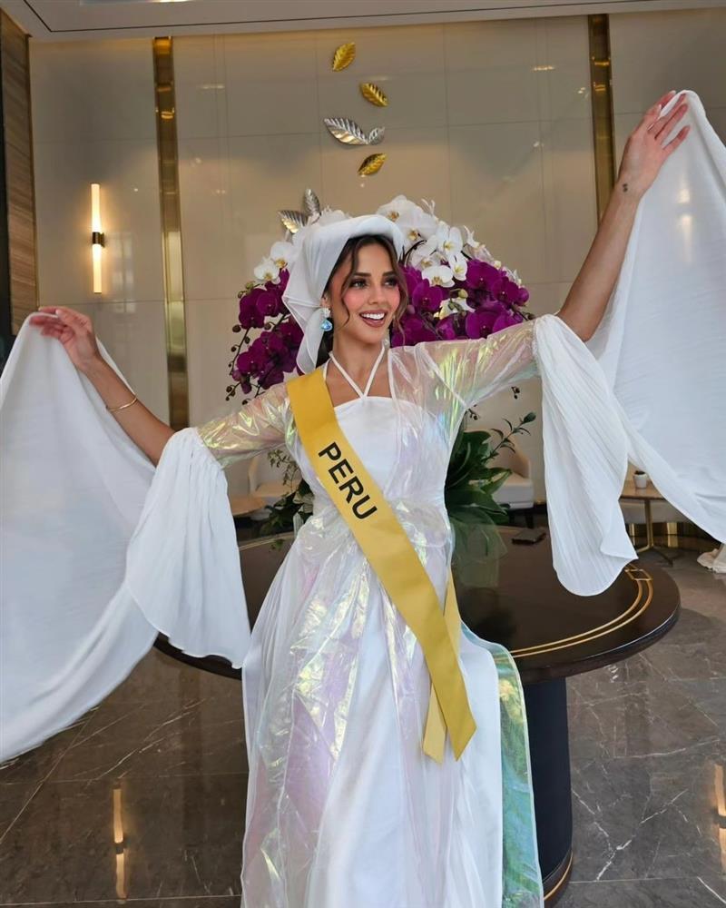 Người đẹp mất 40 giờ đồng hồ để tới Việt Nam thi Hoa hậu Hòa bình-1