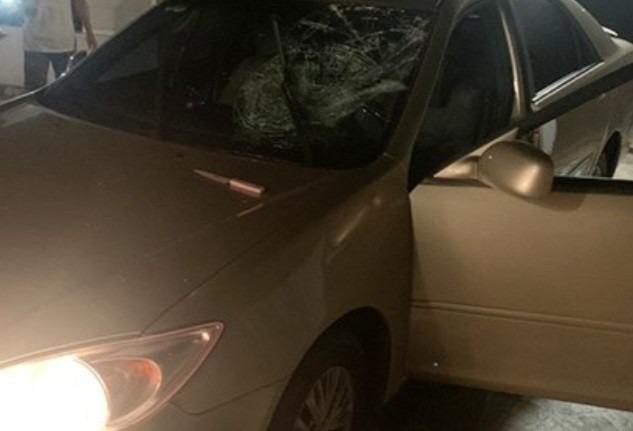 Bị đâm trọng thương sau khi lao ô tô vào sân nhà cô gái đã có hôn ước-1