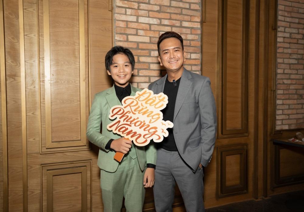 Trấn Thành đẩy xe lăn, xúc động hội ngộ nghệ sĩ Mạc Can-4