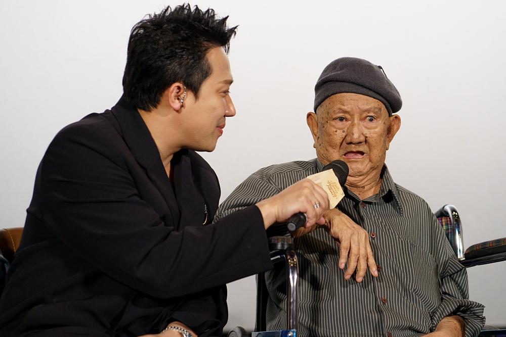 Trấn Thành đẩy xe lăn, xúc động hội ngộ nghệ sĩ Mạc Can-3