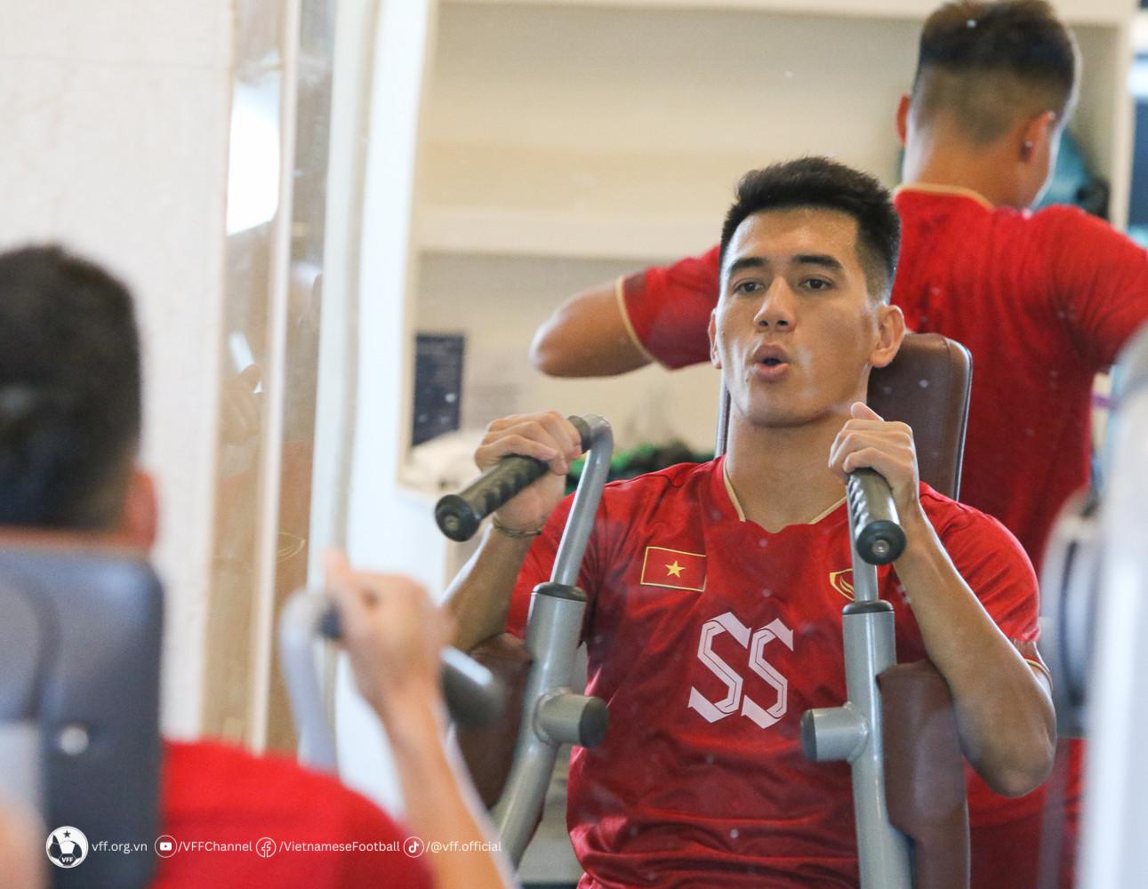 Tiến Linh mất điểm, HLV Philippe Troussier có hành động bất ngờ-2