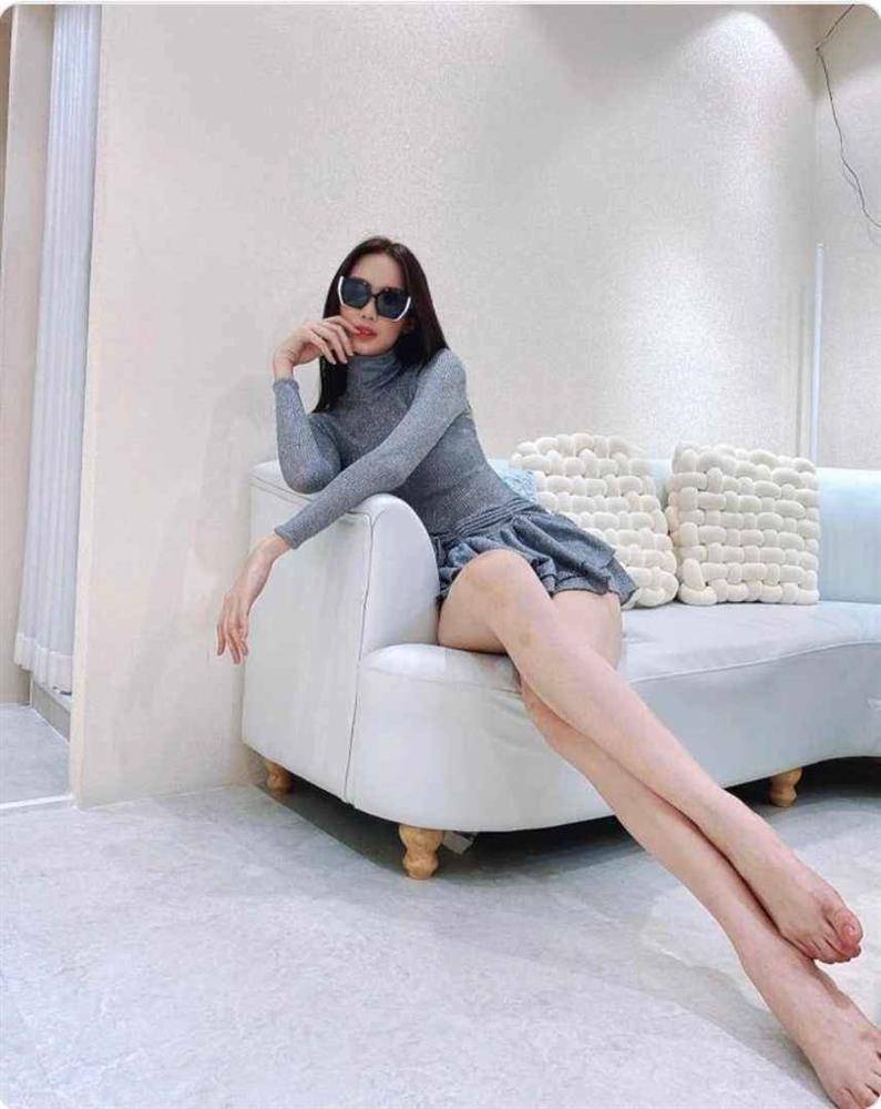 Hoa hậu 1m86 Bảo Ngọc thích mặc short ngắn vi vu nước ngoài-6