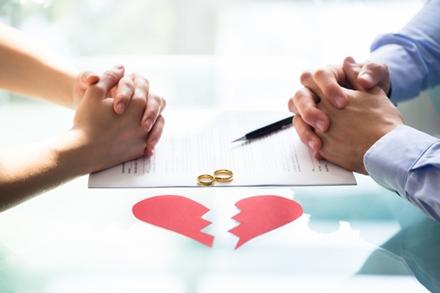 Chồng đòi ly hôn vì không còn tình cảm với vợ
