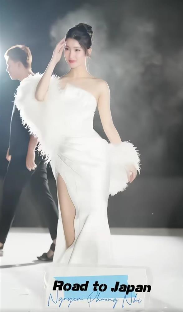Thần tiên tỷ tỷ Phương Nhi chọn phong cách điệu đà khi đi thi quốc tế-4