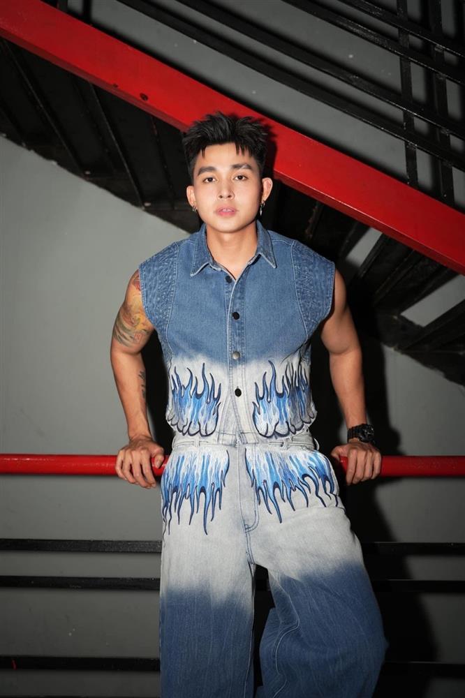 Khánh Vân hoá thần đèn, Sơn Tùng M-TP tiếp tục mặc cạp trễ-9