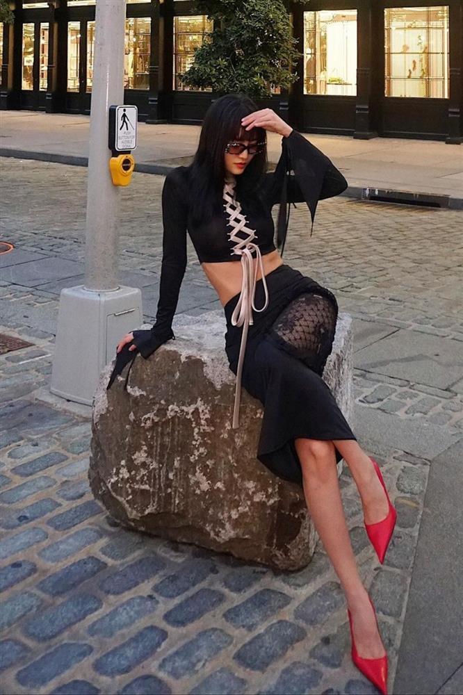 Khánh Vân hoá thần đèn, Sơn Tùng M-TP tiếp tục mặc cạp trễ-10