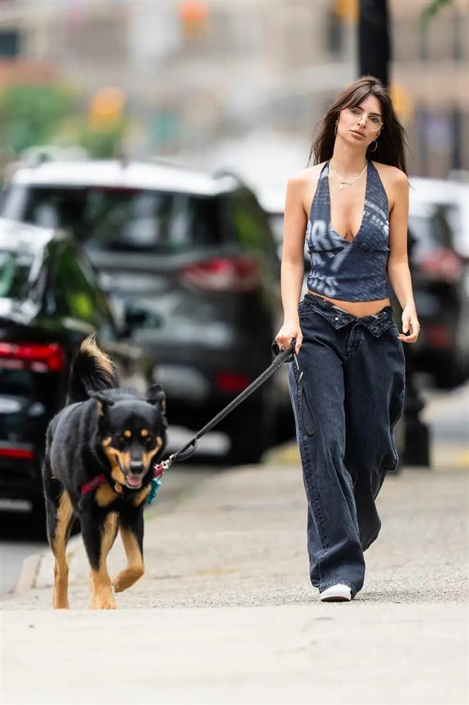 Cô gái nổi tiếng nhờ luôn ăn mặc sành điệu khi dạo phố cùng cún cưng-3