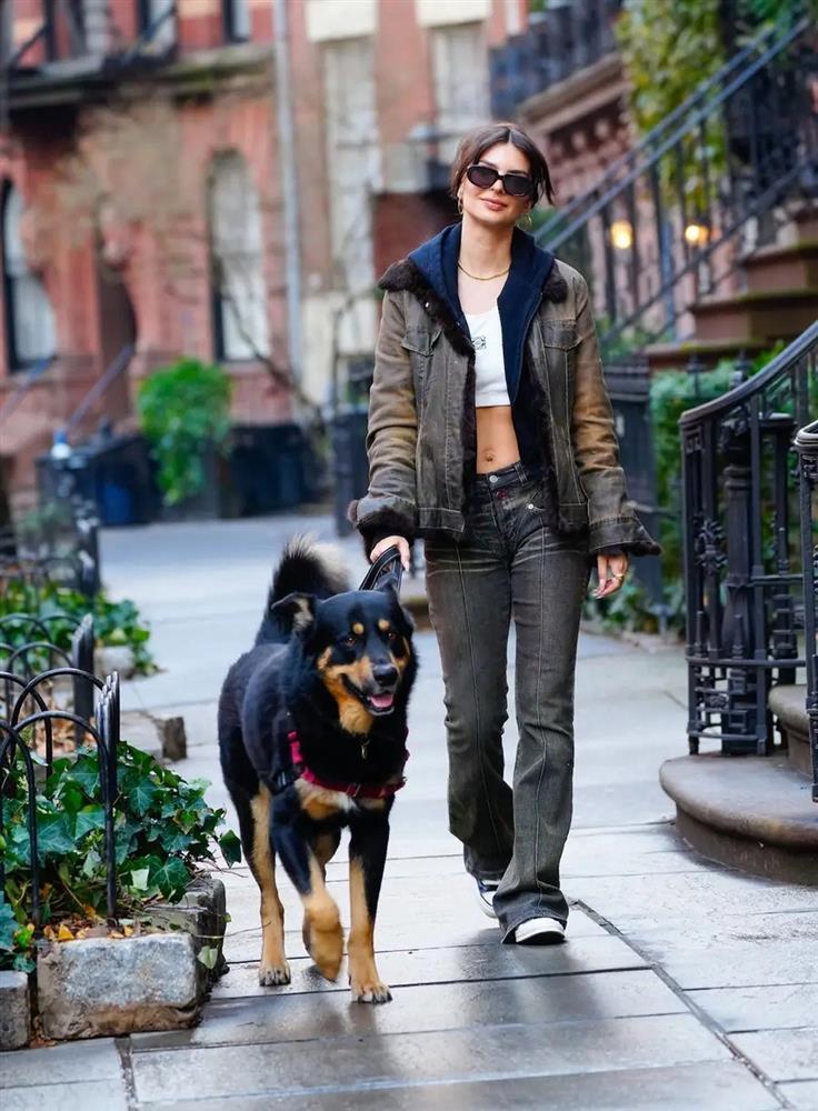 Cô gái nổi tiếng nhờ luôn ăn mặc sành điệu khi dạo phố cùng cún cưng-4