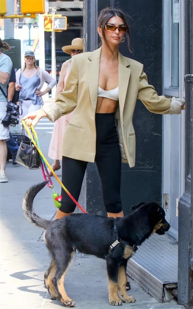 Cô gái nổi tiếng nhờ luôn ăn mặc sành điệu khi dạo phố cùng cún cưng-6