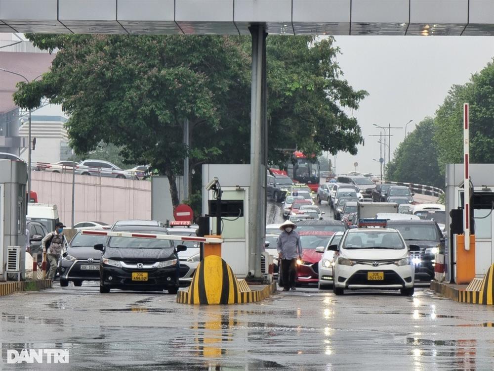 Tranh cãi chuyện tài xế đột tử tại sân bay Nội Bài vẫn phải nộp phí sân đỗ-1