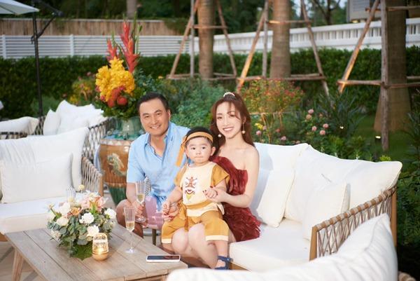 Sao Việt lấy vợ đại gia: Vì sao Chi Bảo không bị mang tiếng dựa hơi bạn đời doanh nhân giàu có?-7