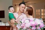 Mới hai tuổi đã phủ kín đồ hiệu, đi du lịch khắp nơi: Con trai Chi Bảo và vợ trẻ được khen không ngớt vì lí do này-10