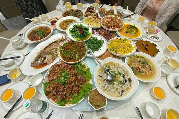 Cô gái Việt trổ tài gói bánh chưng bằng giấy bạc khiến dân mạng trầm trồ-2