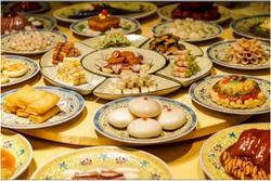 Mỗi bữa ăn của hoàng đế có hơn 100 món, đồ ăn thừa sẽ xử lý thế nào?