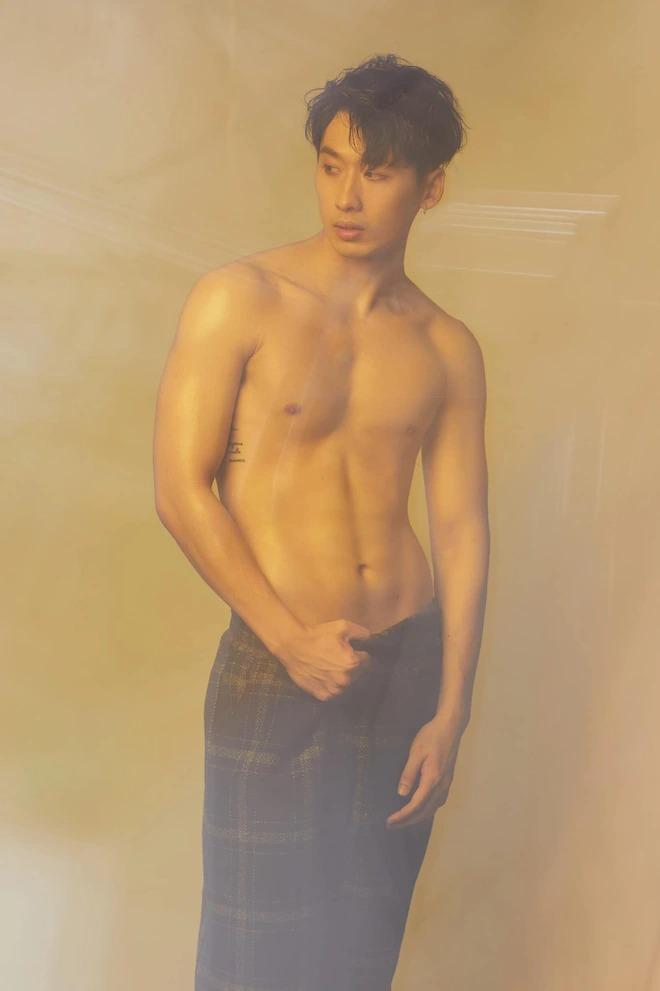 Diễn viên Đất Rừng Phương Nam có body 6 múi, dùng đồ hiệu không kém Trấn Thành-3