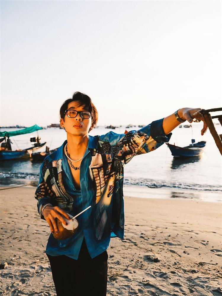 Diễn viên Đất Rừng Phương Nam có body 6 múi, dùng đồ hiệu không kém Trấn Thành-8