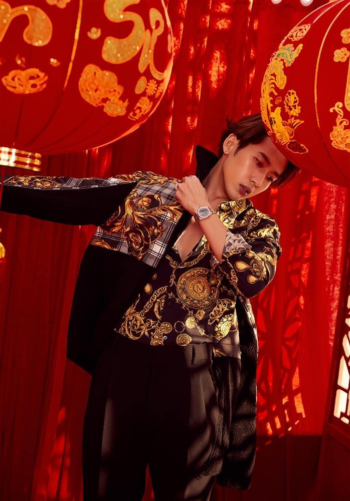 Diễn viên Đất Rừng Phương Nam có body 6 múi, dùng đồ hiệu không kém Trấn Thành-9