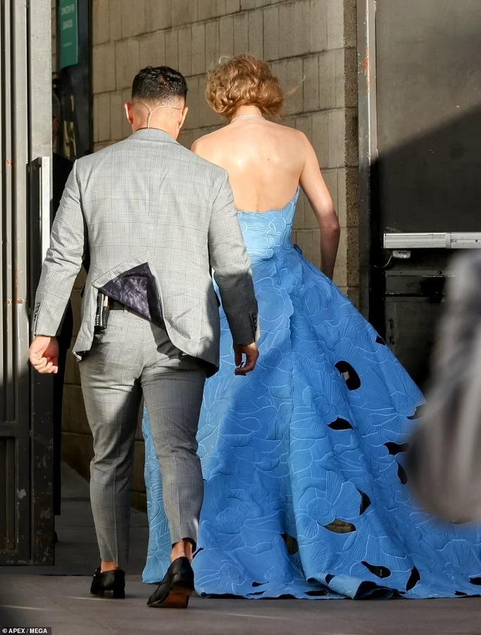 Taylor Swift đẹp dịu dàng trên thảm đỏ-1