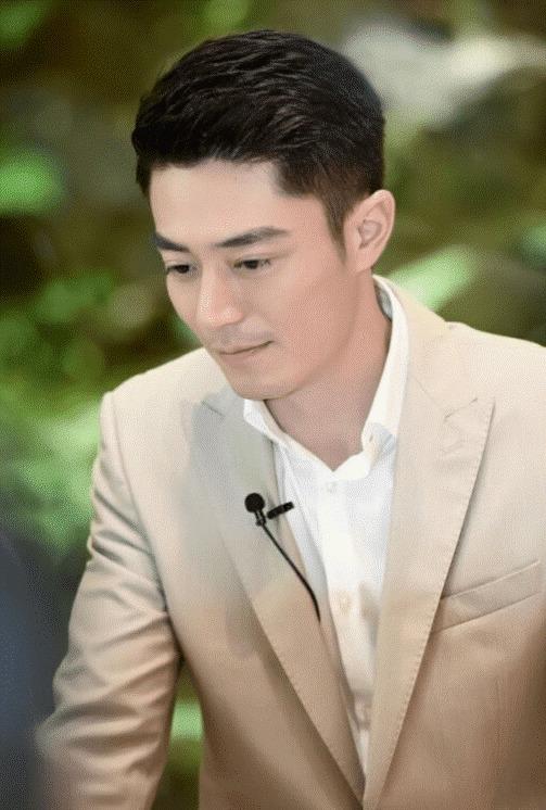 Trở lại màn ảnh sau 4 năm vắng bóng, Hoặc Kiến Hoa có hành động ngỡ ngàng với một fan nữ-5