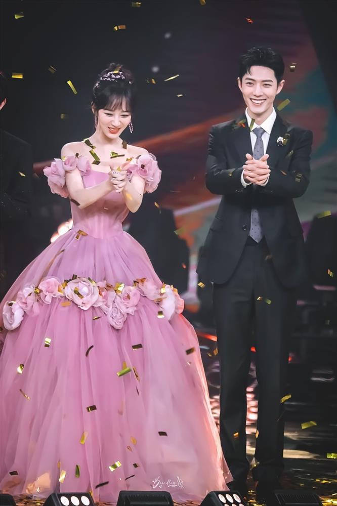 Loạt ảnh thân mật trong tiệc tối của Tiêu Chiến và Dương Tử bất ngờ bị đào lại-2