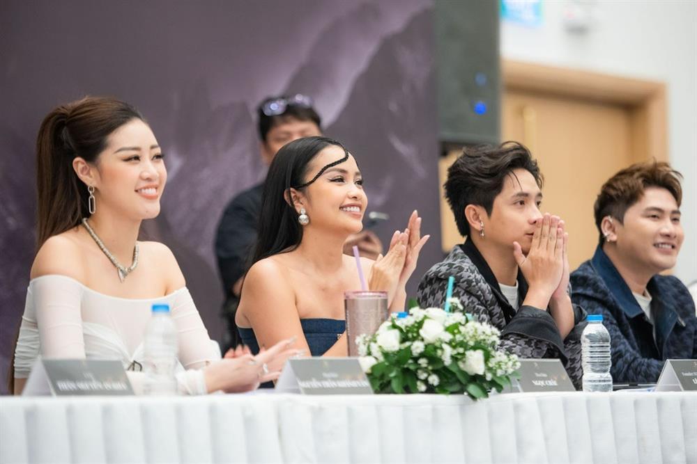 Khánh Vân, Võ Hoàng Yến mặc trang phục cá tính, đọ dáng khi làm giám khảo-2