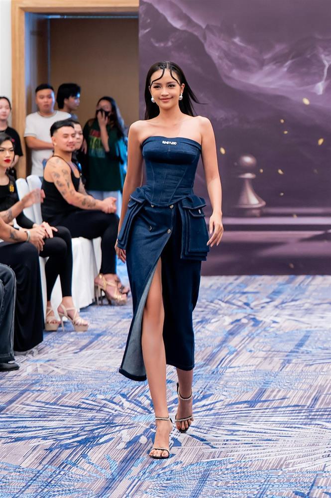 Khánh Vân, Võ Hoàng Yến mặc trang phục cá tính, đọ dáng khi làm giám khảo-5