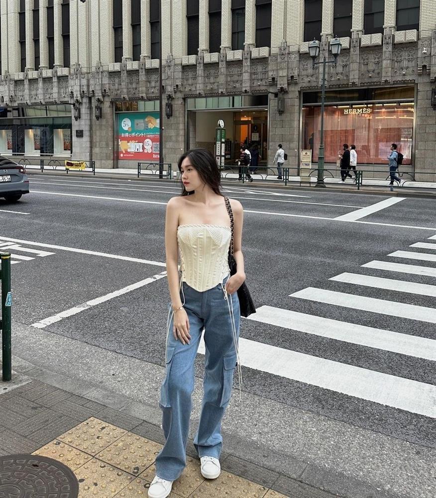 Hồ Ngọc Hà và dàn sao nữ mặc kiểu quần gì giúp chân trông thon dài hơn?-8