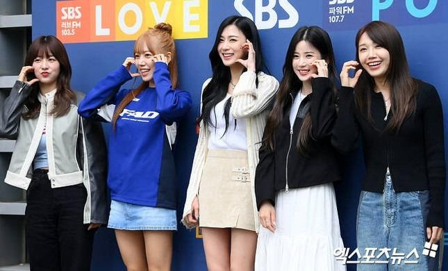 Bạn thân Han So Hee chính thức lên xe hoa, netizen hóng cận cảnh màn hội tụ của các visual siêu đỉnh-2