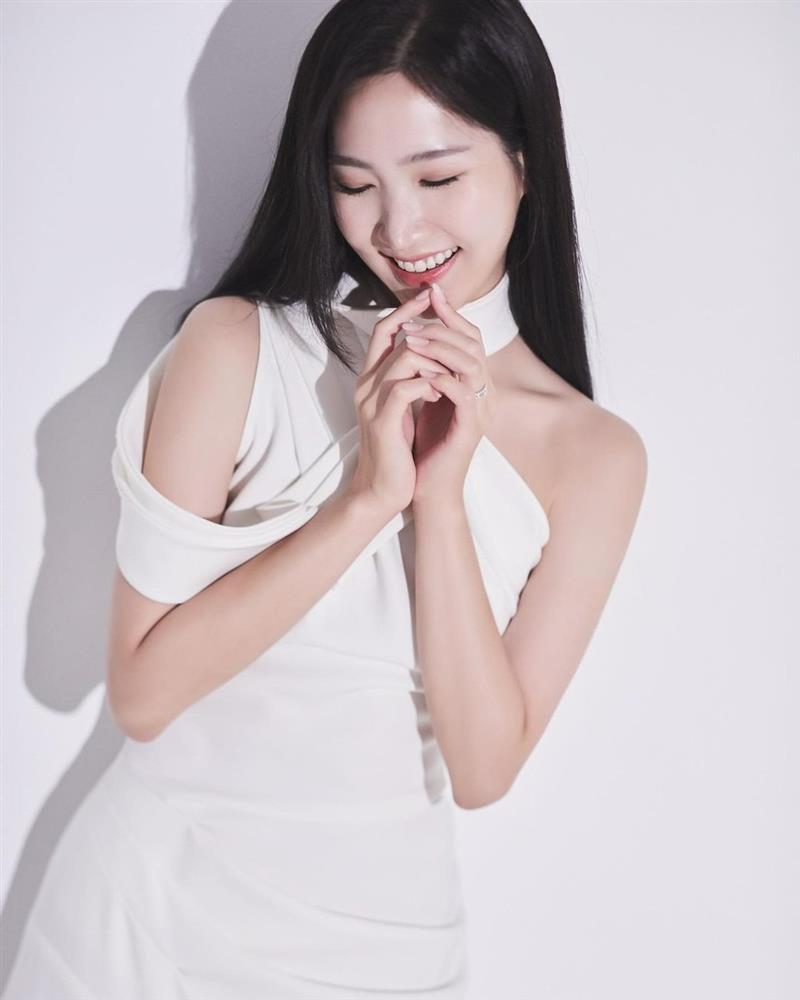 Bạn thân Han So Hee chính thức lên xe hoa, netizen hóng cận cảnh màn hội tụ của các visual siêu đỉnh-6